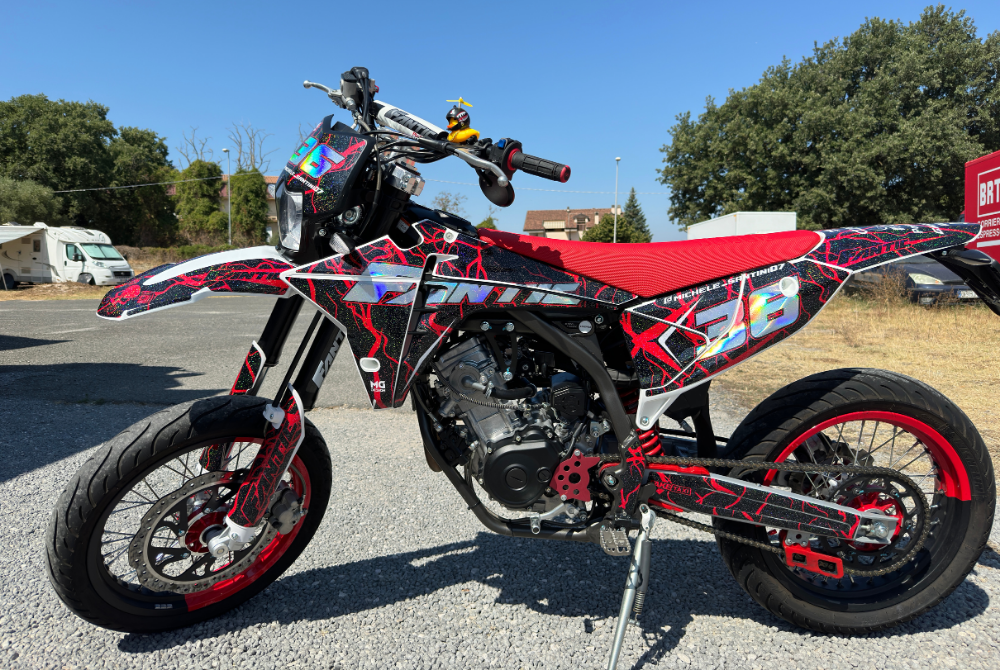 Kit grafiche personalizzate per moto